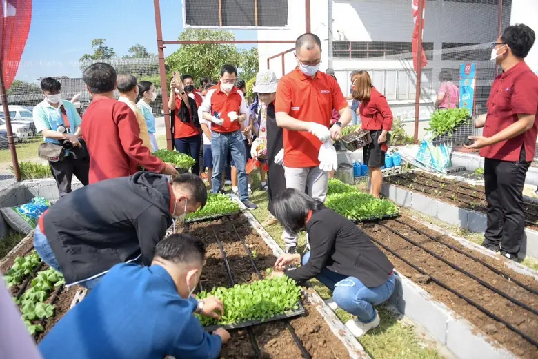 ธนาคาร ซีไอเอ็มบี ไทยและพันธมิตรใจดี ติดปีกเติมฝัน ส่งมอบโครงการห้องเรียนคอมพิวเตอร์ ห้องสมุด และโครงการเกษตรสาธิตเพื่ออาหารกลางวัน ให้โรงเรียนวัดห้วยแก้ว อ.แม่ออน จ.เชียงใหม่