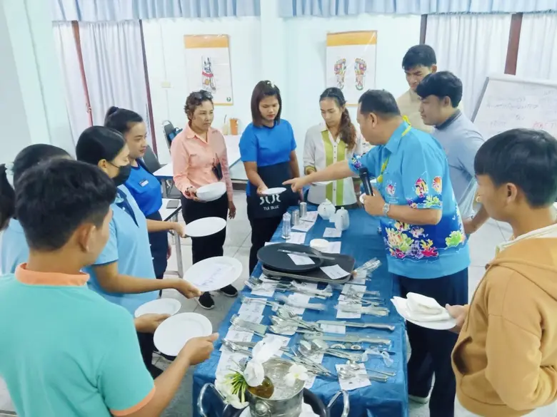 นางสาวธัญรัศม์ ศรีริพราหมณ์ ผู้อำนวยการสำ...