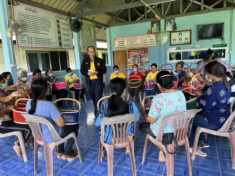สถาบันพัฒนาฝีมือแรงงาน ๒๒ นครศรีธรรมราชดำเนินการฝึกอบรมตามโครงการตามแนวทางอันเนื่องมาจากพระราชดำริ ให้กับสมาชิกกลุ่มทอผ้าศูนย์ส่งเสริมศิลปาชีพบ้านตรอกแค