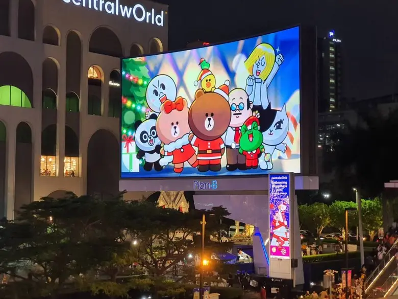 ตัวตึงไปกับความสุขมหึมาบนจอดิจิทัล อินเตอร์แอ็คทีฟ สุดยิ่งใหญ่ หน้าศูนย์การค้า