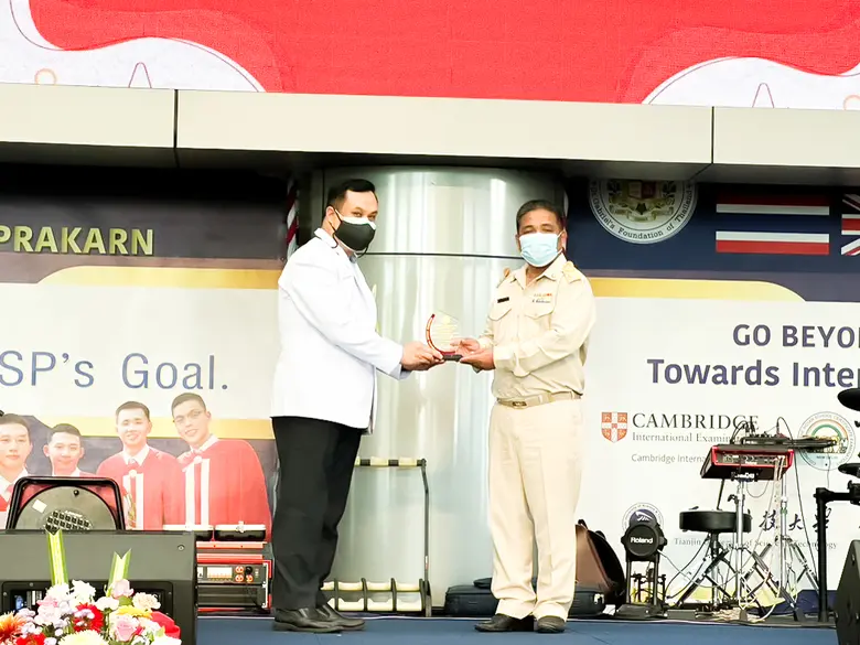 โรงพยาบาลไทยนครินทร์ นำโดย นพ.พิเชฐ ผนึกท...