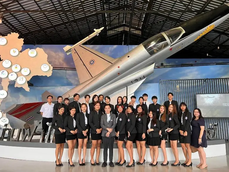 ผศ.ดร.วสวัตติ์ สุติญญามณี ผู้ช่วยคณบดีฝ่า...