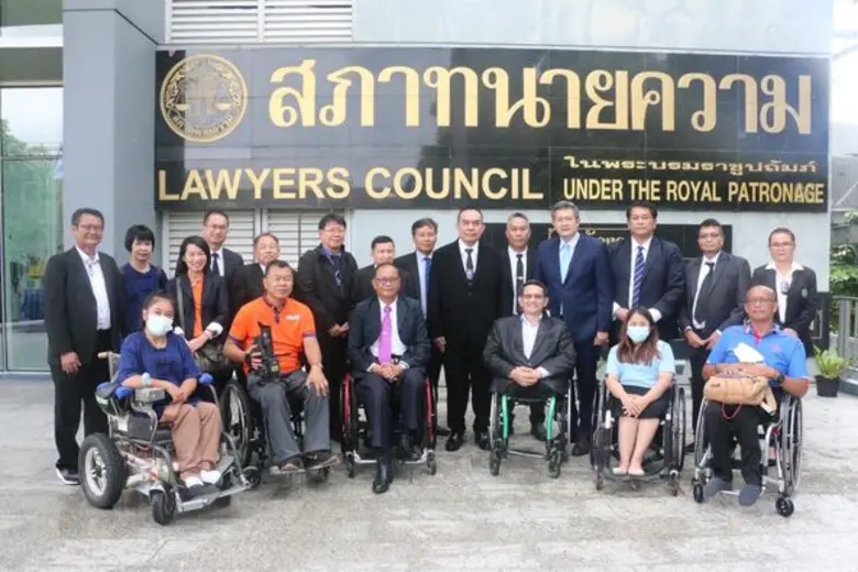 ดร.วิเชียร ชุบไธสง นายกสภาทนายความ ในพระบ...