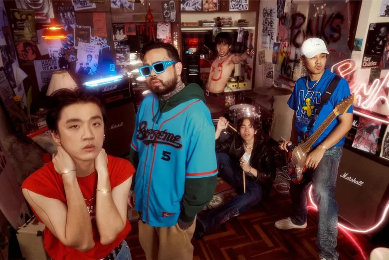 ทำเอาแฟนๆฮือฮาสุด สำหรับเพลงใหม่ของ Three...