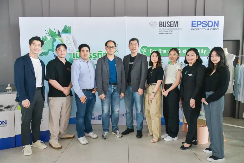 ดร.วุฒนิพงษ์ วราไกรสวัสดิ์ (กลาง) คณบดีคณ...