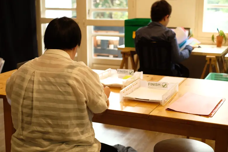 เบย์วา อาร์.อี. ผู้พัฒนา ผู้ให้บริการ และ...