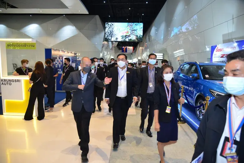 รัฐมนตรีประจำสำนักนายกรัฐมนตรี  เยี่ยมชมงาน MOTOR EXPO 2022