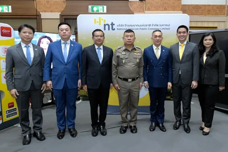 พลตำรวจเอก ดำรงศักดิ์ กิตติประภัสร์ ผู้บั...