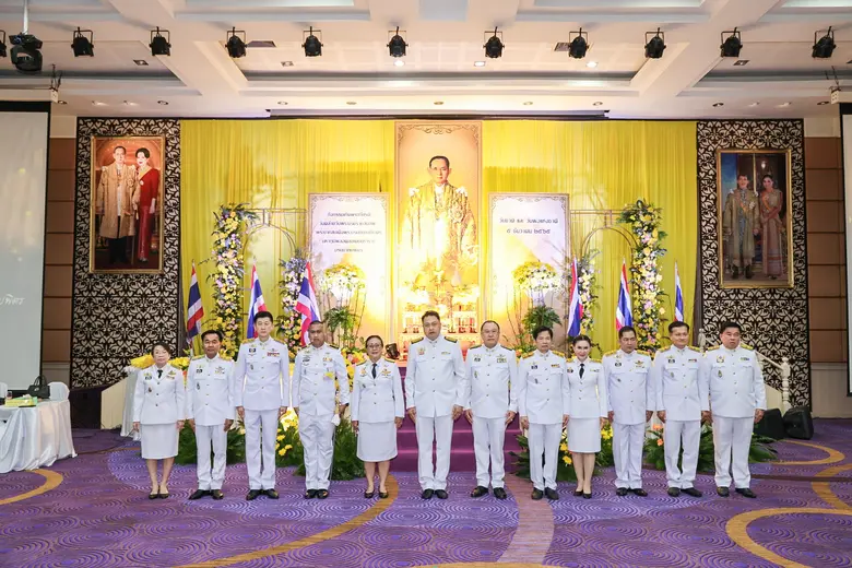 นายสุชาติ ชมกลิ่น รัฐมนตรีว่าการกระทรวงแร...