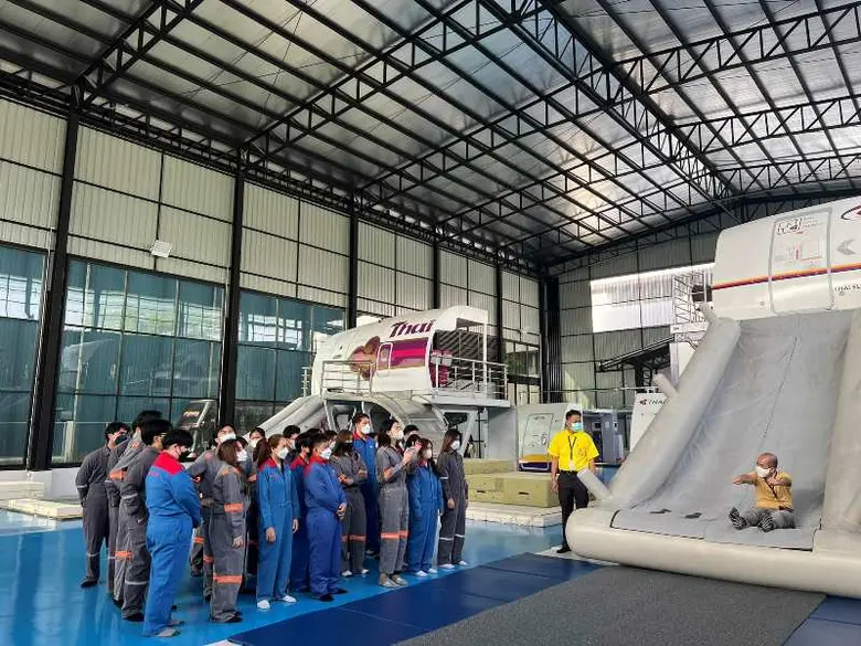 นศ.วิทยาลัยการบินและคมนาคม ม.ศรีปทุม เข้ารับการอบรมเต็มรูปแบบ "Safety and Emergency Training" ศูนย์ฝึกอบรม TFT