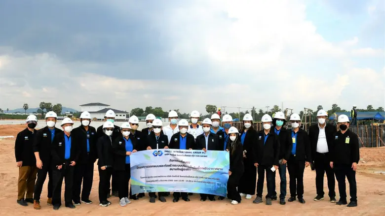 พลเอก วุฒินันท์ ลีลายุทธ (แถวแรกที่ 3 จาก...