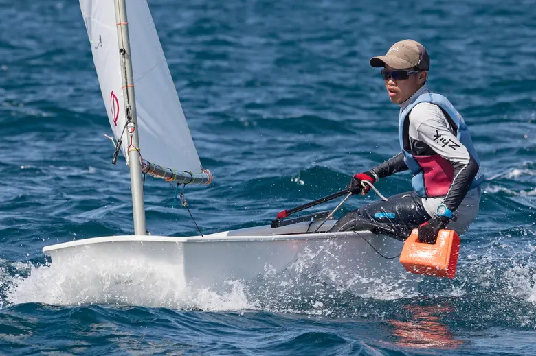 ดำเนินมาถึงครึ่งทางกับการแข่งขันเรือใบชิง...