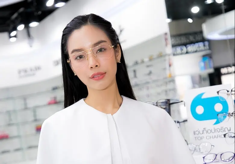 แว่นท็อปเจริญ ต้อนรับ "คุณเฟร้นช์ฟราย รินทร์ณฐา อัจ...