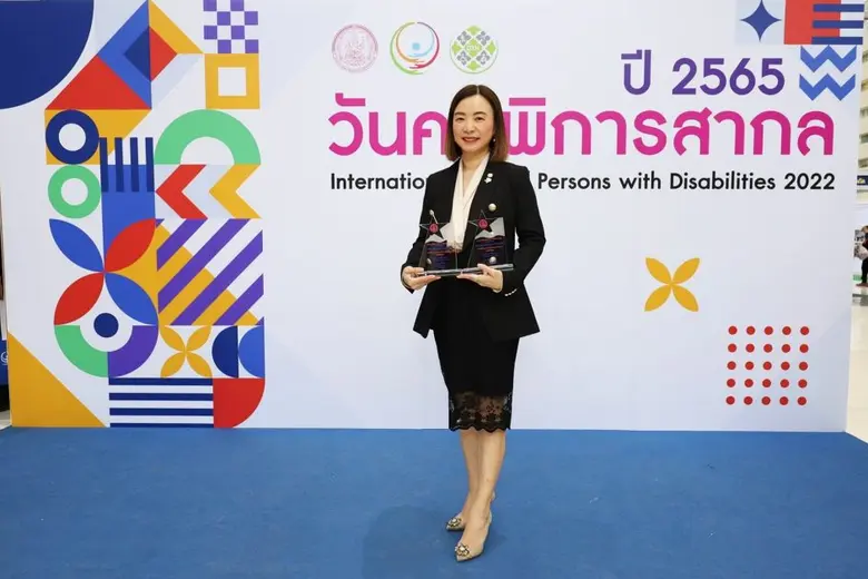 พลเอกประยุทธ์ จันทร์โอชา นายกรัฐมนตรี มอบ...