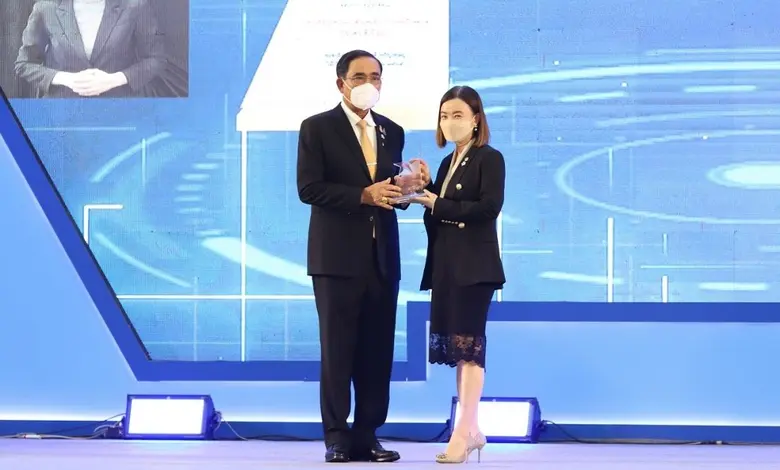 นายกฯ ประยุทธ์ มอบโล่ องค์กรสนับสนุนคนพิการดีเด่น ระดับดีเยี่ยม แก่ ซีพีเอฟ   และ 13 บริษัทในกลุ่ม ในงานวันคนพิการสากล ปี 2565