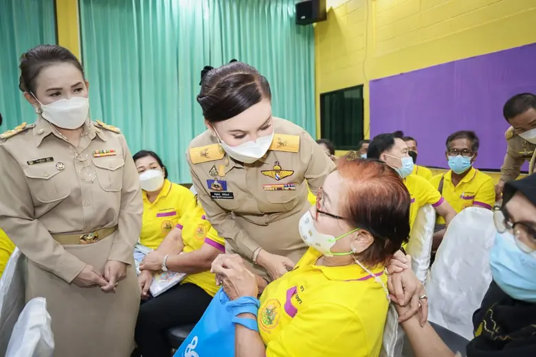 นายสุชาติ ชมกลิ่นรัฐมนตรีว่าการกระทรวงแรง...