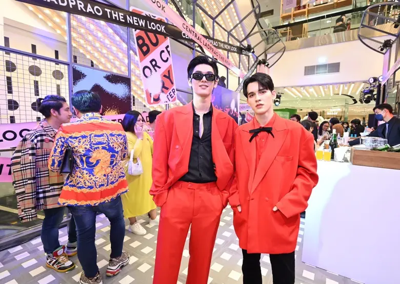สุดปัง! เหล่าเซเลบริตี้พร้อมดารา-ศิลปินชื่อดังตบเท้าร่วมงานฉลอง "CENTRAL LADPRAO THE NEW LOOK" เผยลุคใหม่ "ห้างเซ็นทรัลลาดพร้าว" พลิกโฉมทุกชั้น ตอบโจทย์ทุกไลฟ์สไตล์การช้อป ครบจบเพื่อทุกเจน