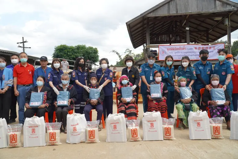 มูลนิธิป่อเต็กตึ๊ง ห่วงใยผู้ประสบภัยหนาวใ...