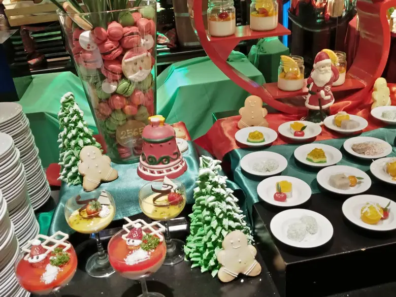 "ฉลองคริสต์มาส" ที่ดิเอมเมอรัลด์ ค็อฟฟี่ช็อพ