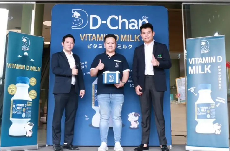 นายสุทธิพงศ์ ตั้งสัจจะพจน์ (ขวา) กรรมการแ...