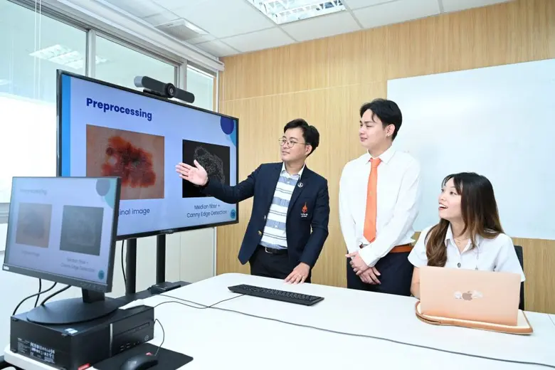 วิทยาลัยแพทยศาสตร์ศรีสว่างควัฒน์ ราชวิทยาลัยจุฬาภรณ์ เปิดรับนักศึกษาใหม่ปี 2566  สาขาวิชาวิทยาศาสตร์ข้อมูลสุขภาพ เร่งพัฒนาการแพทย์ด้วย Data Science