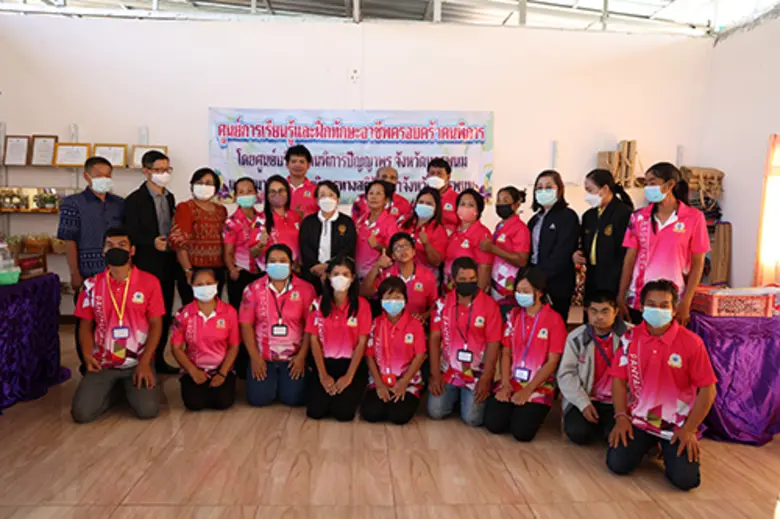 นายสุชาติ ชมกลิ่น รัฐมนตรีว่าการกระทรวงแร...