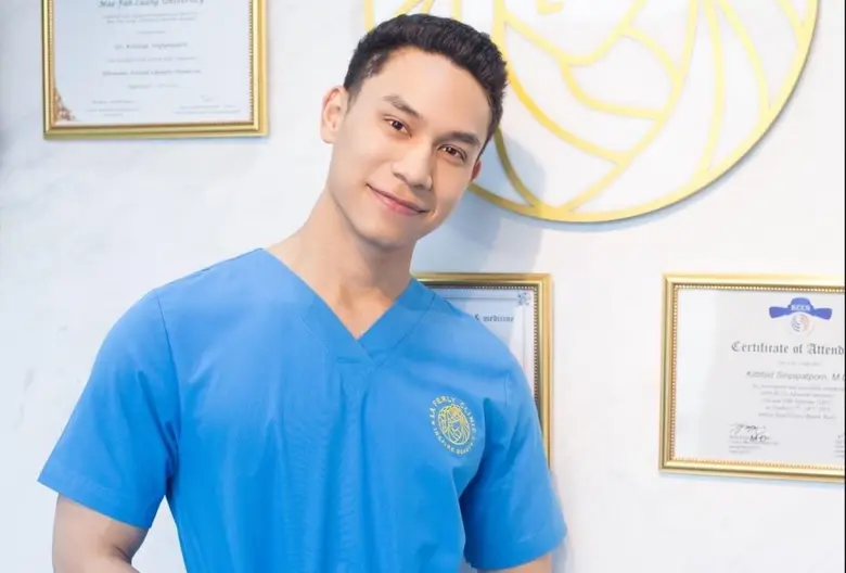 เป็นหนุ่มหล่อสุดฮอตที่กำลังถูกจับตาอยู่ไม...