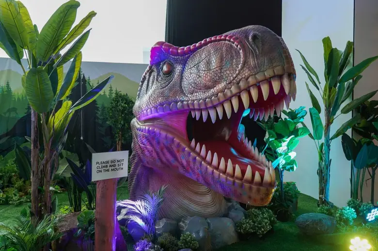 ไอคอนสยามชวนผจญภัยในโลกไดโนเสาร์และป่าดึก...