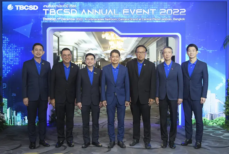 ประเสริฐ บุญสัมพันธ์ (กลาง) ประธานองค์กรธ...