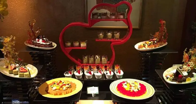 บุฟเฟต์นานาชาติมื้อกลางวัน เพียง 659 บาท