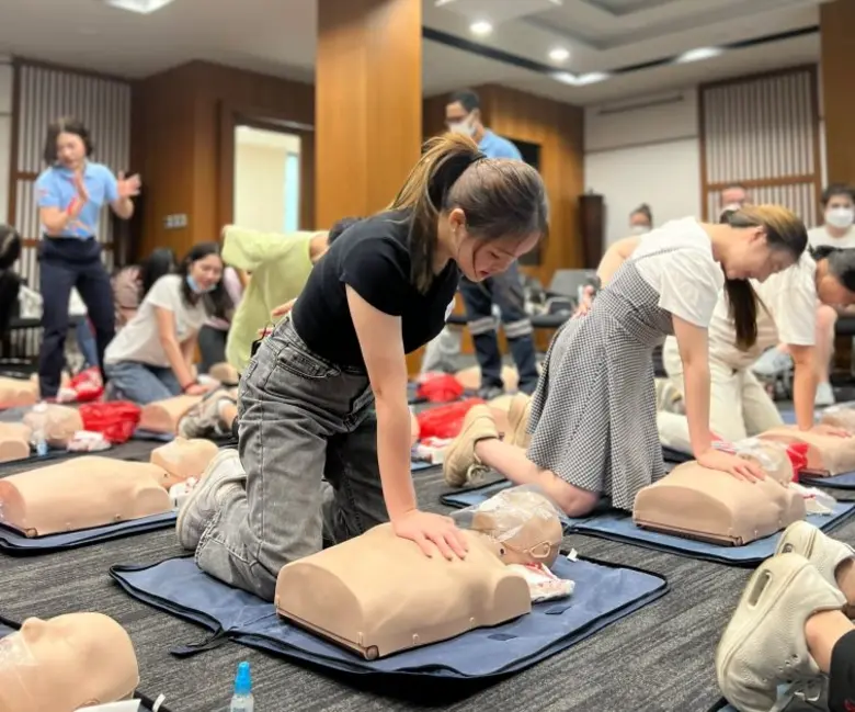 คณะแพทยศาสตร์ มหาวิทยาลัยเซนต์จอร์จ ให้คำแนะนำเสริมศักยภาพนักศึกษาไทยในการเรียนและประกอบอาชีพด้านแพทยศาสตร์