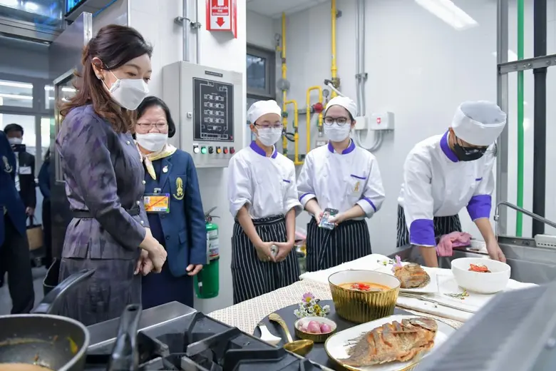 สถาบันเทคโนโลยีจิตรลดา จับมือมูลนิธิเชฟแคร์ส ร่วมลงนาม MOU สร้างงานวิจัย-หนุนคนรุ่นใหม่ดัน "อาหารไทยโบราณ" สู่ซอฟต์พาวเวอร์กระตุ้นเศรษฐกิจประเทศ