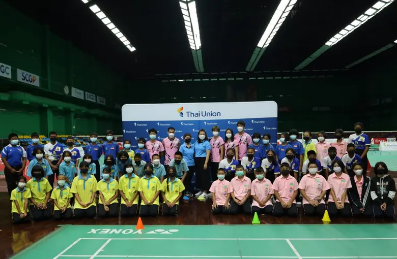 ไทยยูเนี่ยน ชวนน้องเรียนรู้เปิดโลกแบดมินตัน กับสองมือวางระดับโลก "บาส ปอป้อ" พร้อมมอบอุปกรณ์กีฬาให้ 5 โรงเรียนในสมุทรสาคร