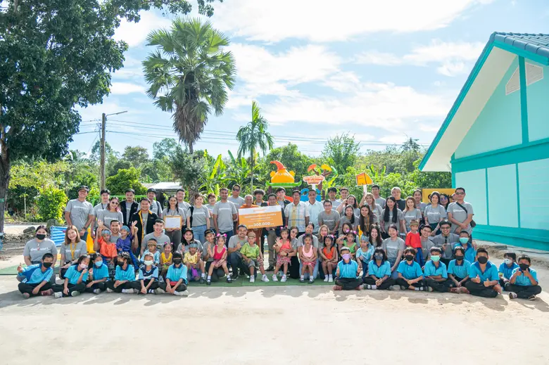 คอนติเนนทอลส่งมอบสนามเด็กเล่นแห่งแรกในโคร...