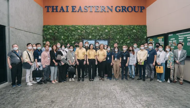 คุณสินีนุช โกกนุทาภรณ์ (กลาง) กรรมการผู้จ...