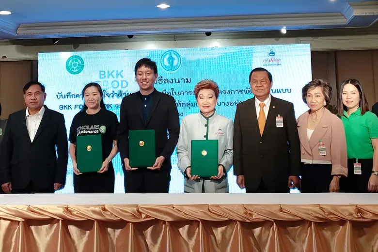 นางศรินทร เมธีวัชรานนท์ ผู้ก่อตั้งมูลนิธิ...