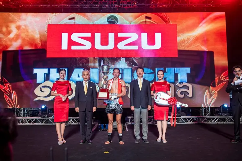 อีซูซุร่วมแสดงความยินดีกับ 3 นักมวยไทยที่...