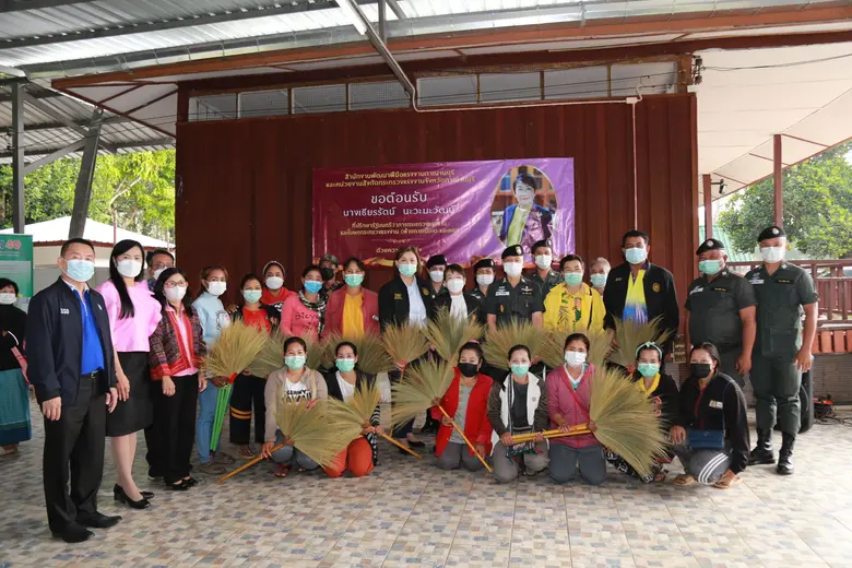 นายสุชาติ ชมกลิ่น รัฐมนตรีว่าการกระทรวงแร...