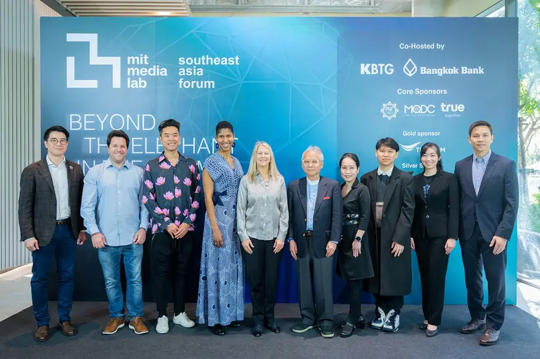 กลุ่มทรู นำโดย นายณัฐวุฒิ อมรวิวัฒน์ ประธ...