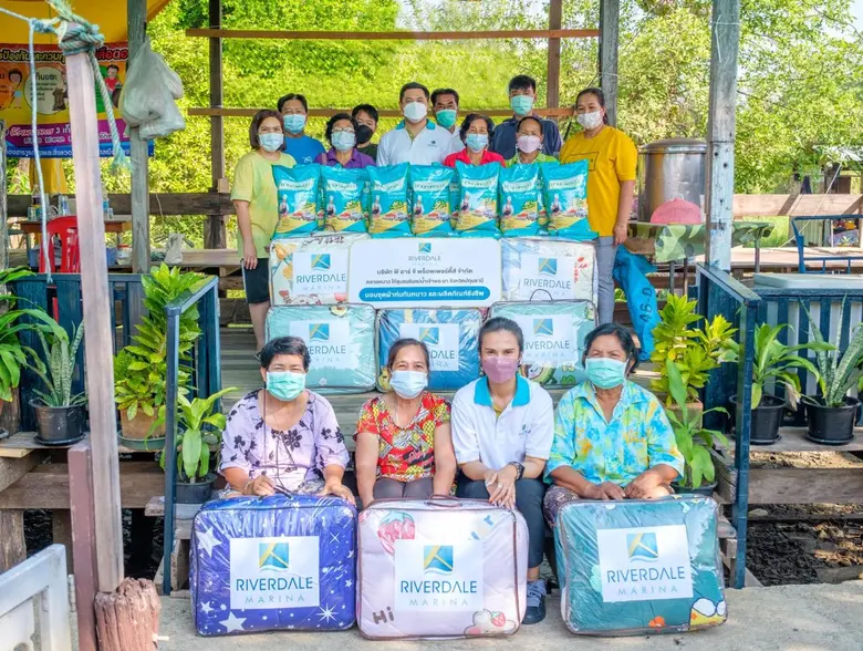 นายอภิมงคล กิจวัตร์ กรรมการผู้จัดการ (แถว...