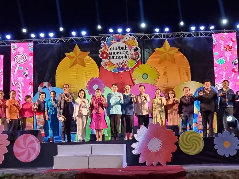 นายทวี เสริมภักดีกุล ผู้ว่าราชการจังหวัดเ...