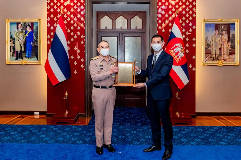 "ท่าเรือประจวบ" รับมอบโล่ประกาสเกียรติคุณ และเครื่องหมายเชิดชูเกียรติสหัทยานาวี