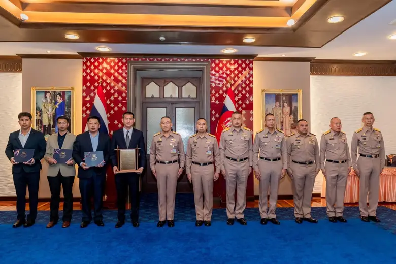 พล.ร.อ.เชิงชาย ชมเชิงแพทย์ ผู้บัญชาการทหา...