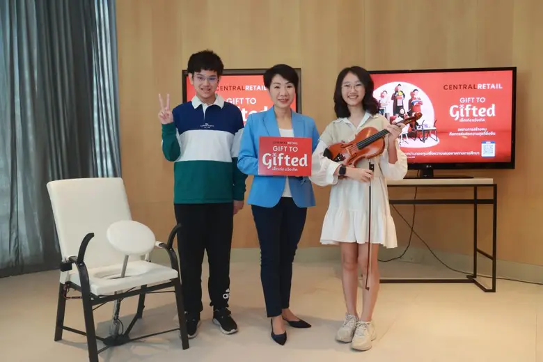 เซ็นทรัล รีเทล ปลื้มรับปีใหม่ ยอดวิวไวรัลคลิป 'Gift to Gifted เด็กเก่ง แจ้งเกิด' พุ่งทะลุ 11 ล้านวิว