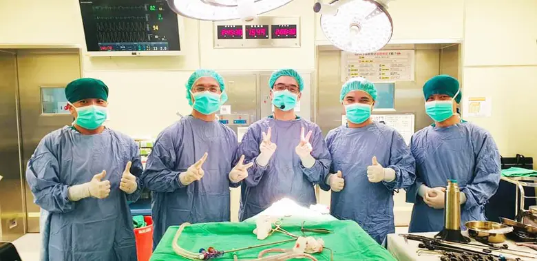 ต่อมไทรอยด์ เป็นต่อมไร้ท่อมีลักษณะคล้ายผี...