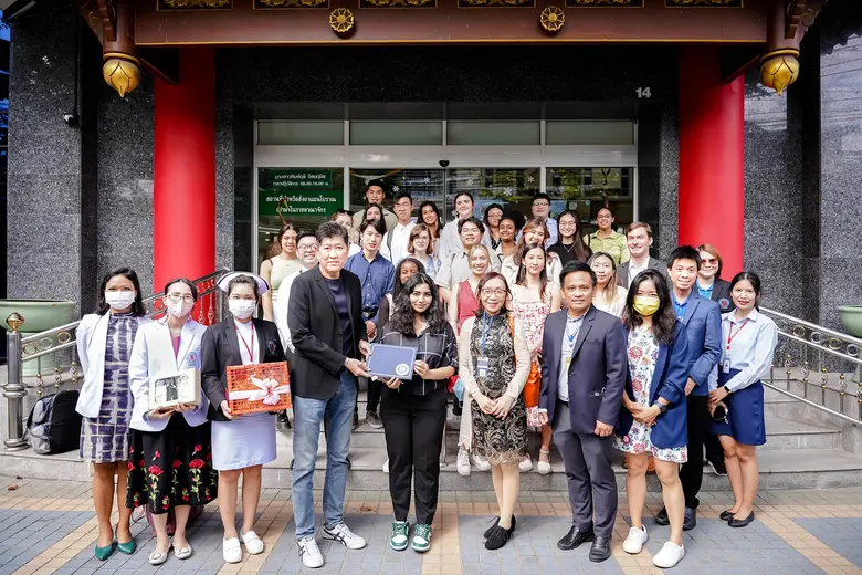 คุณอรัญ เอี่ยมสุรีย์ ผู้อำนวยการคลินิกการ...