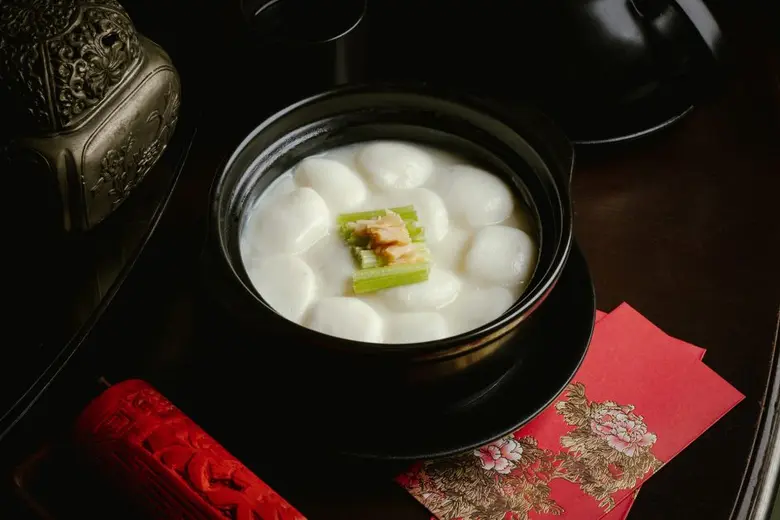 เปิดตัวโปรแกรมและเมนูสุดพิเศษฉลองตรุษจีนปีแรกของห้องอาหารจีน Mott 32 Bangkok ที่ The Standard, Bangkok Mahanakhon