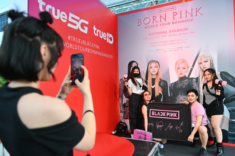 รวมโมเมนต์สุดประทับใจ…ทรู 5G และทรูไอดี แบรนด์ระดับเวิลด์คลาส จัดเต็มสุดเอ็กซ์คลูซีฟให้ลูกค้าทรู และ BLINKs