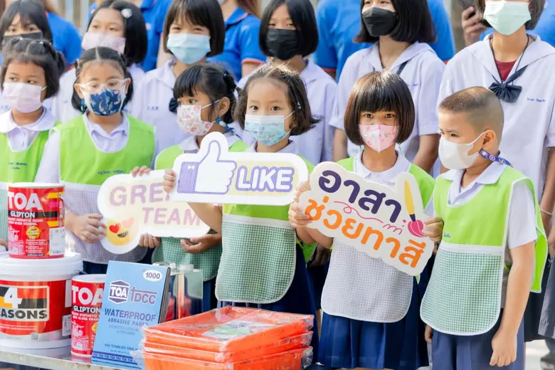 TOA จับมือ สัมมากร จัดกิจกรรมอาสาช่วยน้องทาสี รร.วัดเกิดการอุดม จ.ปทุมธานี