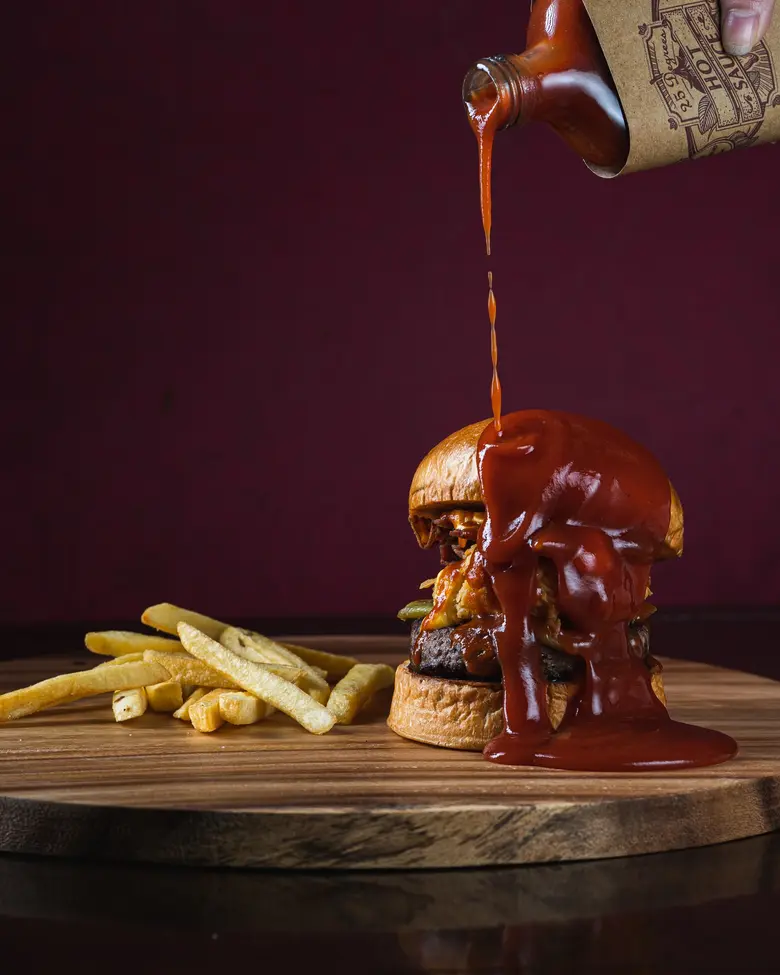 ร้อนแรงเกินต้านทานกับเบอร์เกอร์สุดลิมิเต็ดโฉมใหม่จาก 25 Degrees Bangkok อย่าง Hot Sauce Burger!